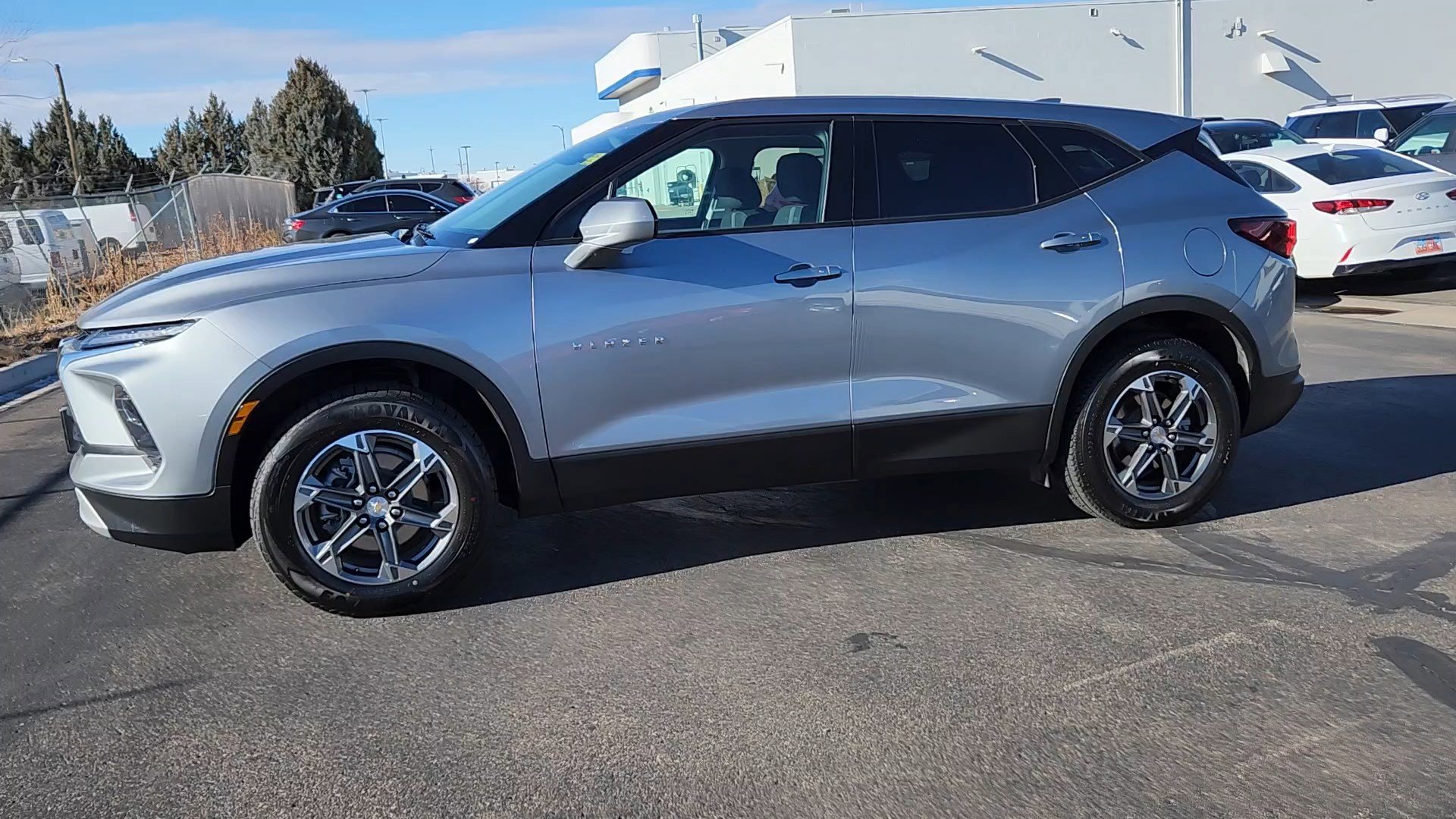 Used 2025 Chevrolet Blazer LT image 2