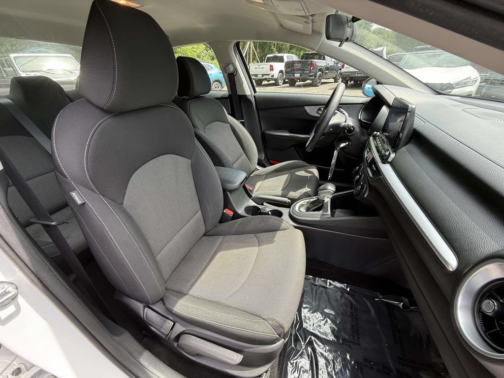 Used 2022 Kia Forte LXS FWD image 9