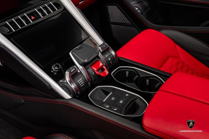 Used 2021 Lamborghini Urus image 25