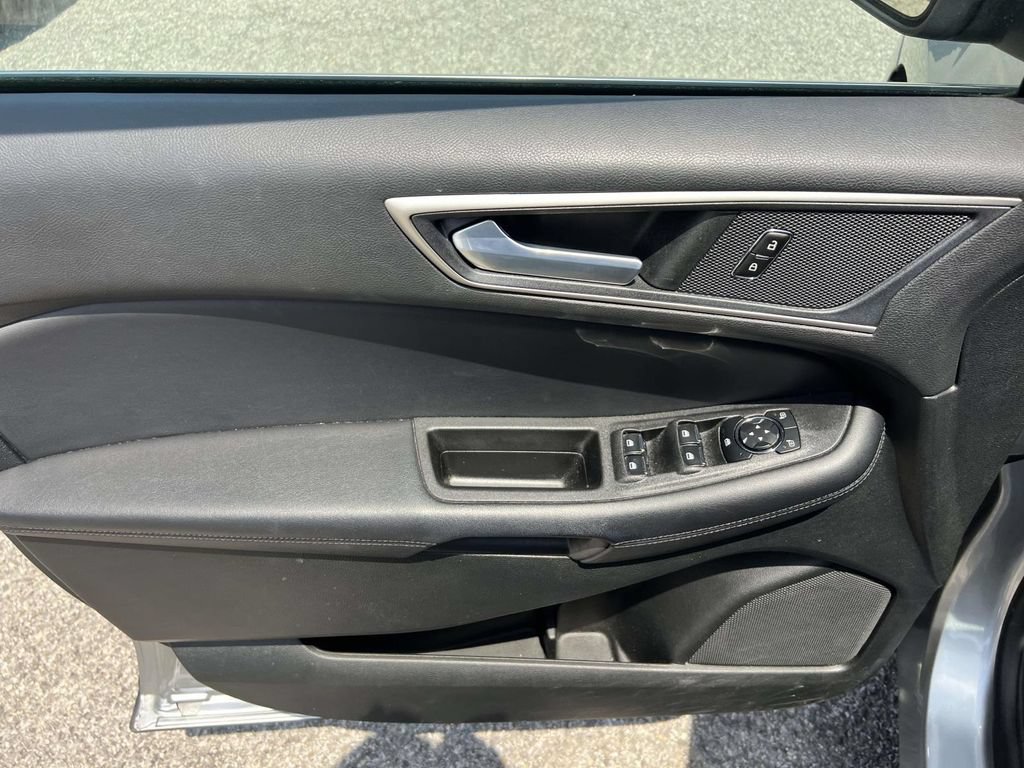 Used 2023 Ford Edge SEL AWD/4WD image 16