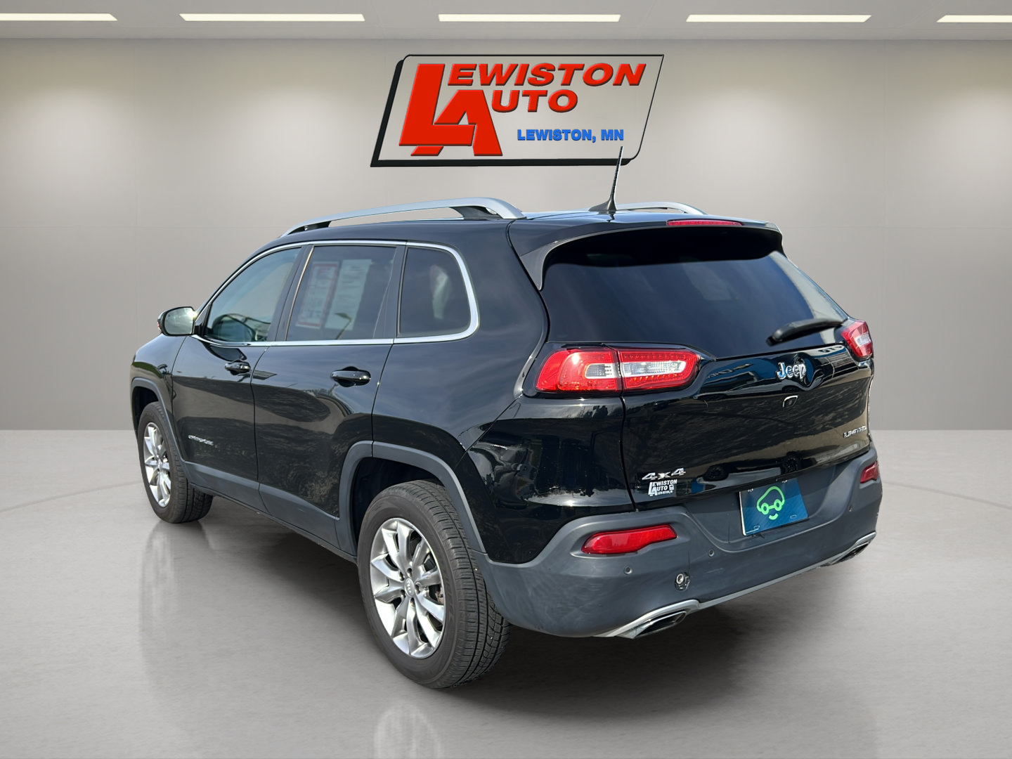 Used 2018 Jeep Cherokee Limited AWD/4WD image 11