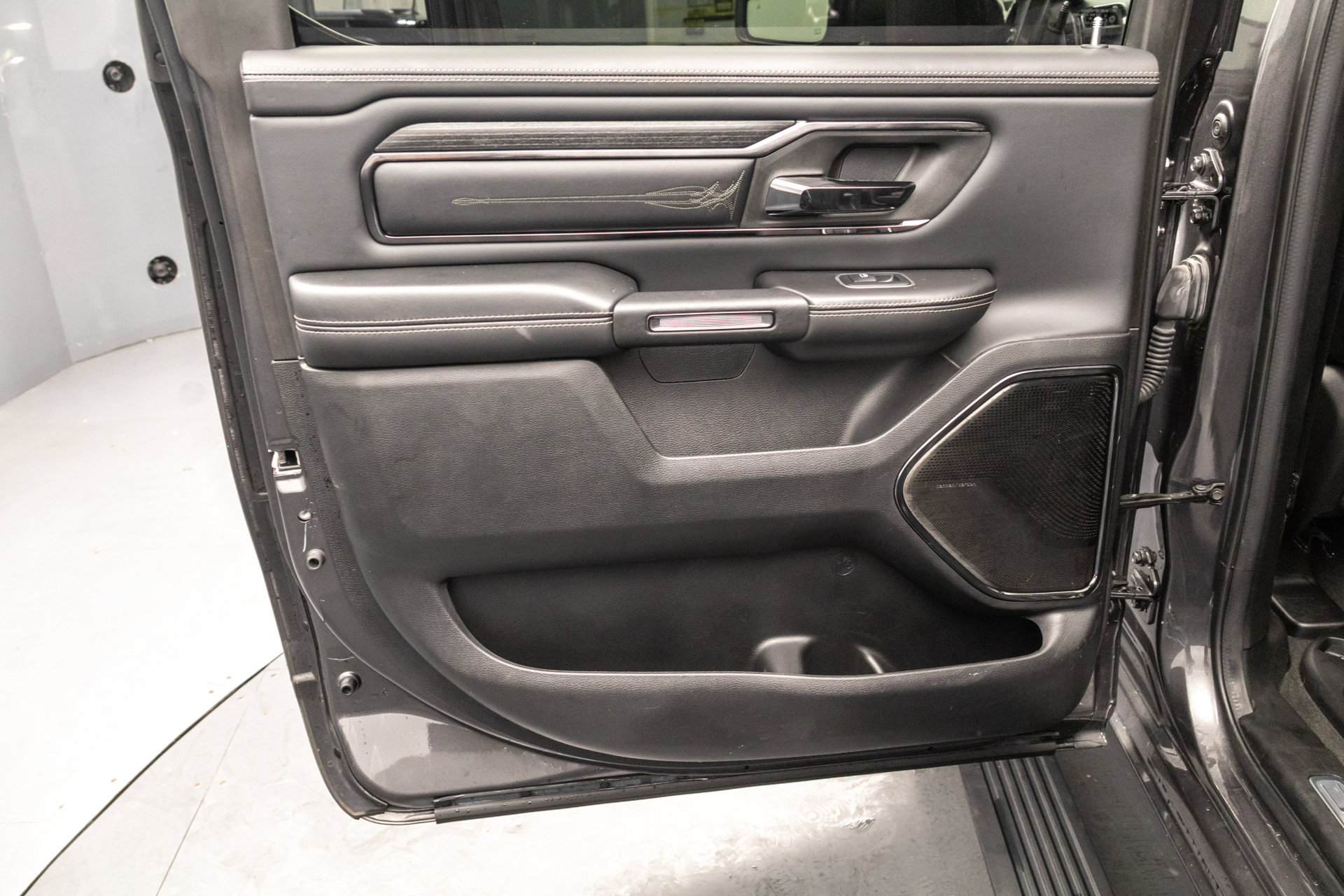 Used 2022 RAM 1500 Limited w/ Night Edition AWD/4WD image 30