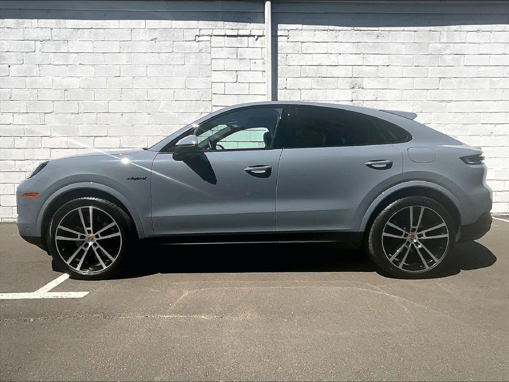 Certified 2025 Porsche Cayenne E-Hybrid Coupe AWD/4WD image 2