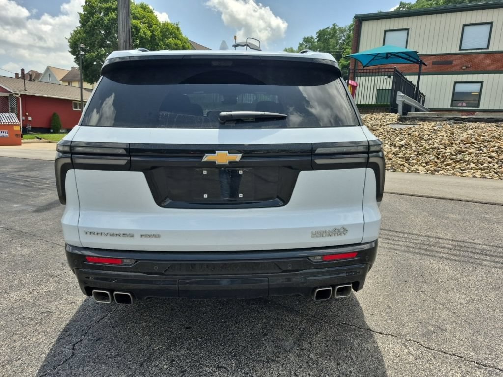 Used 2026 Chevrolet Traverse High Country w/ LPO, Floor Liner Package AWD/4WD image 6