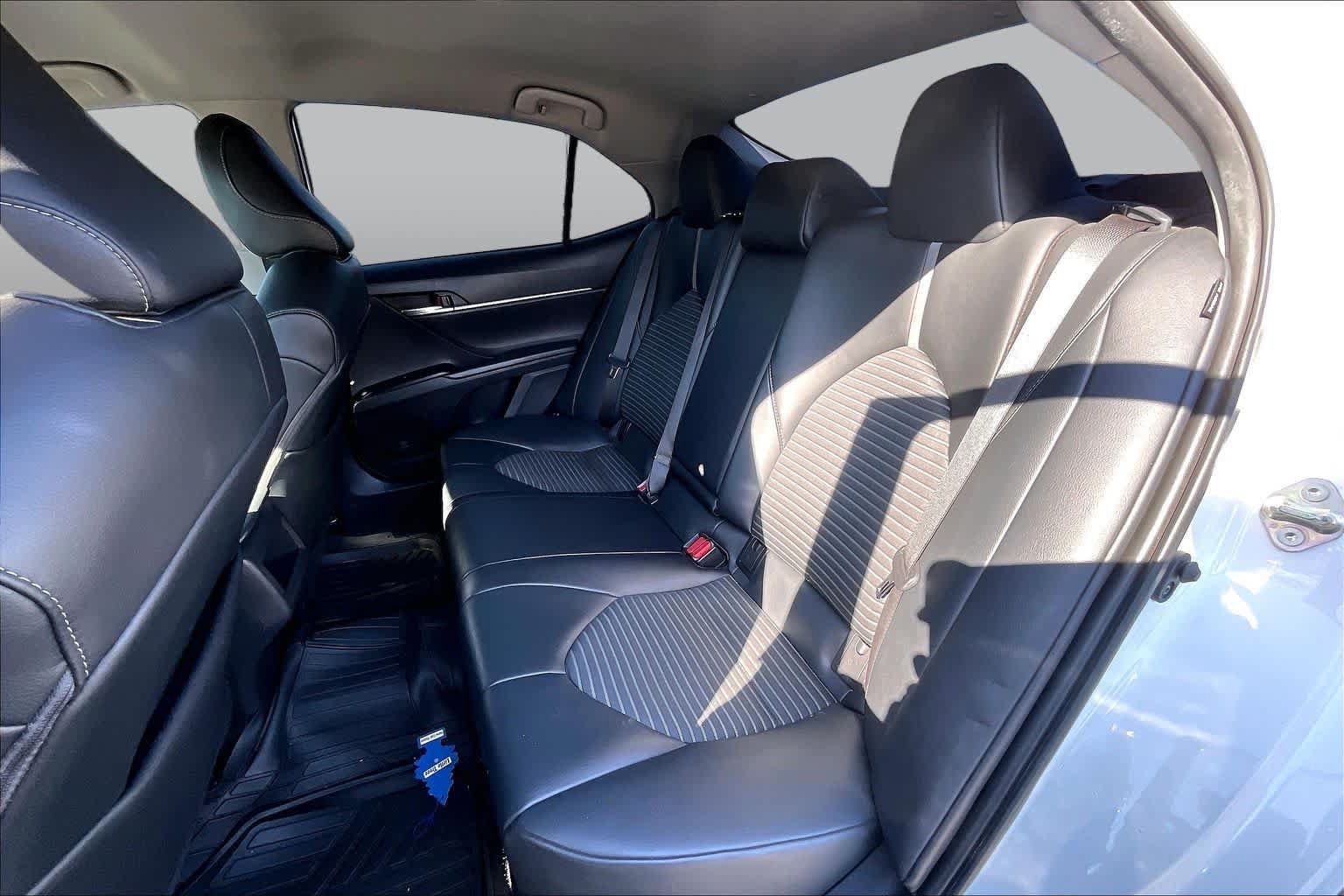 Used 2020 Toyota Camry SE FWD image 19