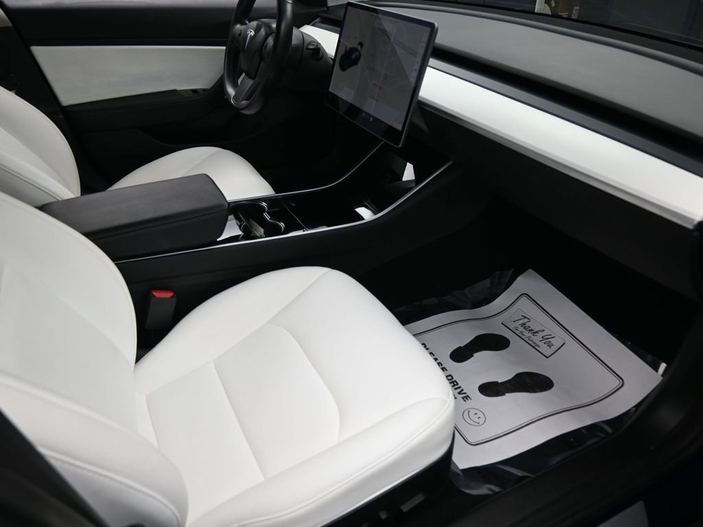 Used 2018 Tesla Model 3 Performance image 31