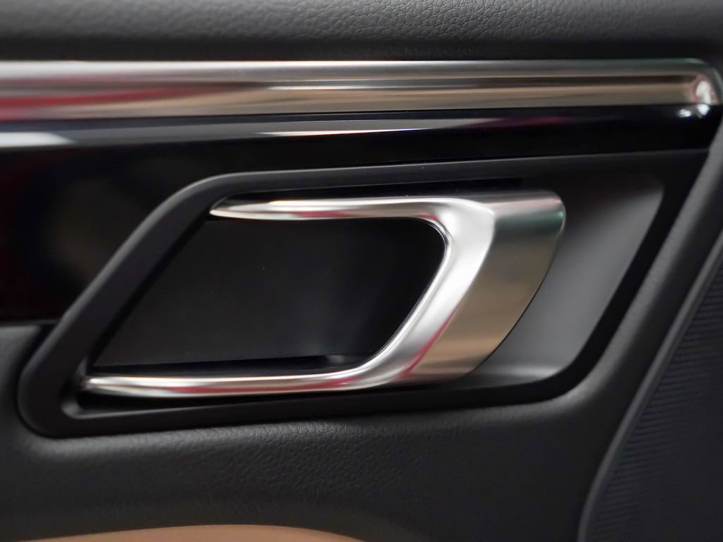 Certified 2026 Porsche Macan AWD/4WD image 15