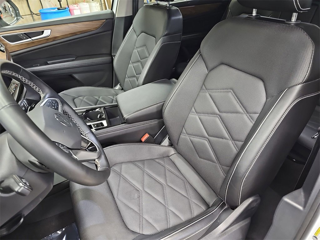 Used 2025 Volkswagen Atlas SE image 15