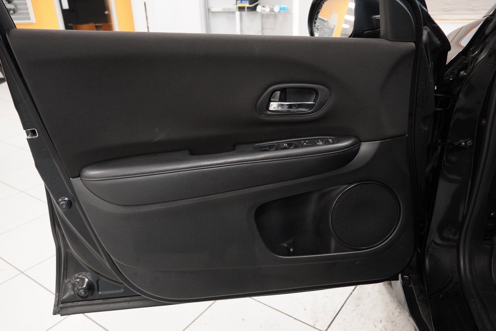 Used 2017 Honda HR-V LX image 16