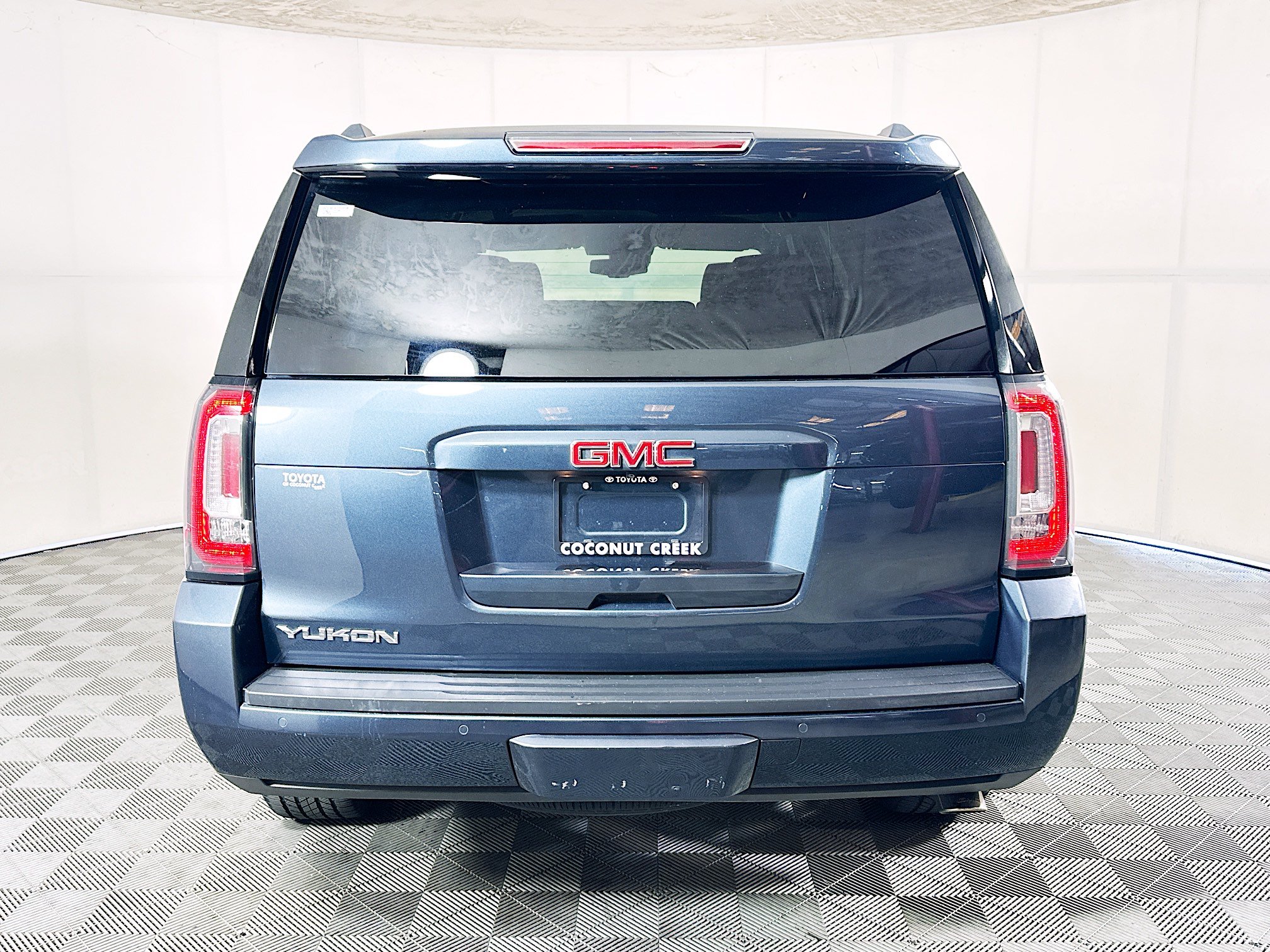 Used 2020 GMC Yukon SLE w/ SLE Value Package RWD image 4