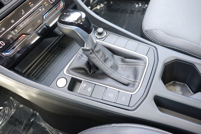 Used 2025 Volkswagen Jetta SE image 15