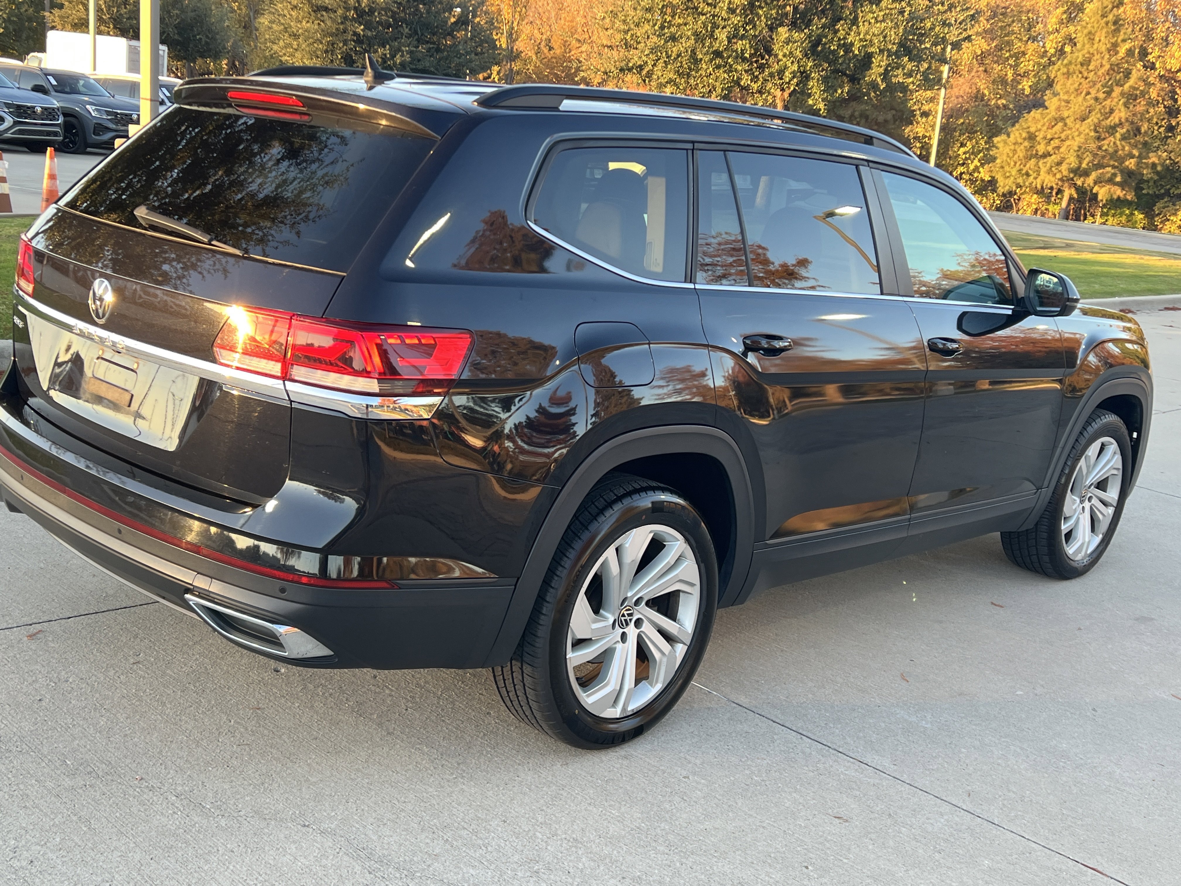 Certified 2021 Volkswagen Atlas SE image 10