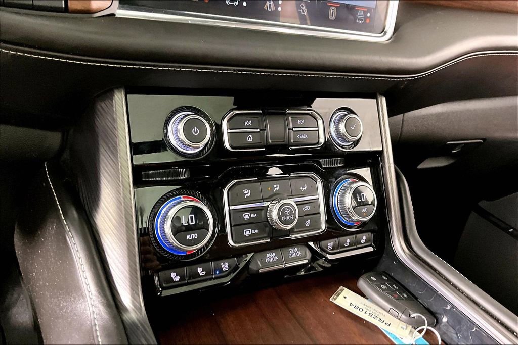 Used 2023 GMC Yukon Denali Ultimate AWD/4WD image 13