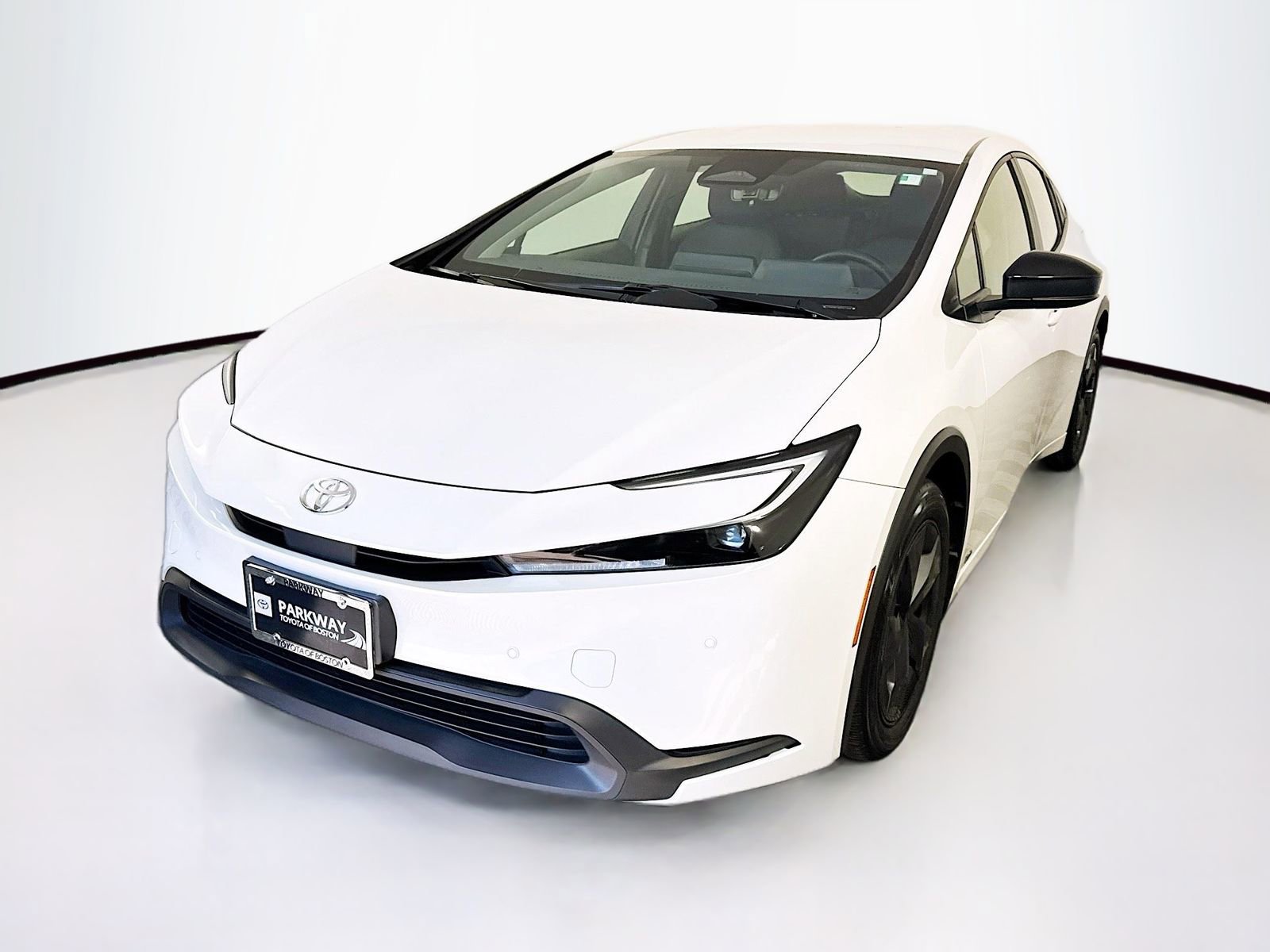 Used 2024 Toyota Prius LE AWD/4WD image 2