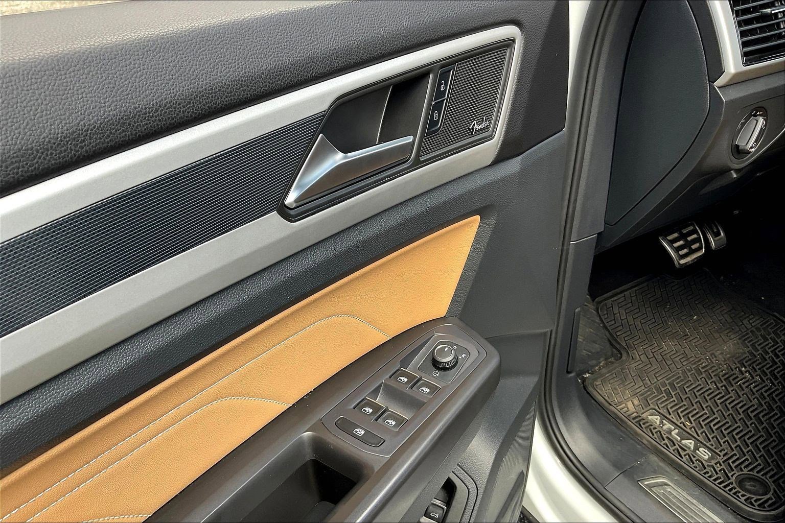 Used 2022 Volkswagen Atlas Cross Sport SEL Premium R-Line image 31