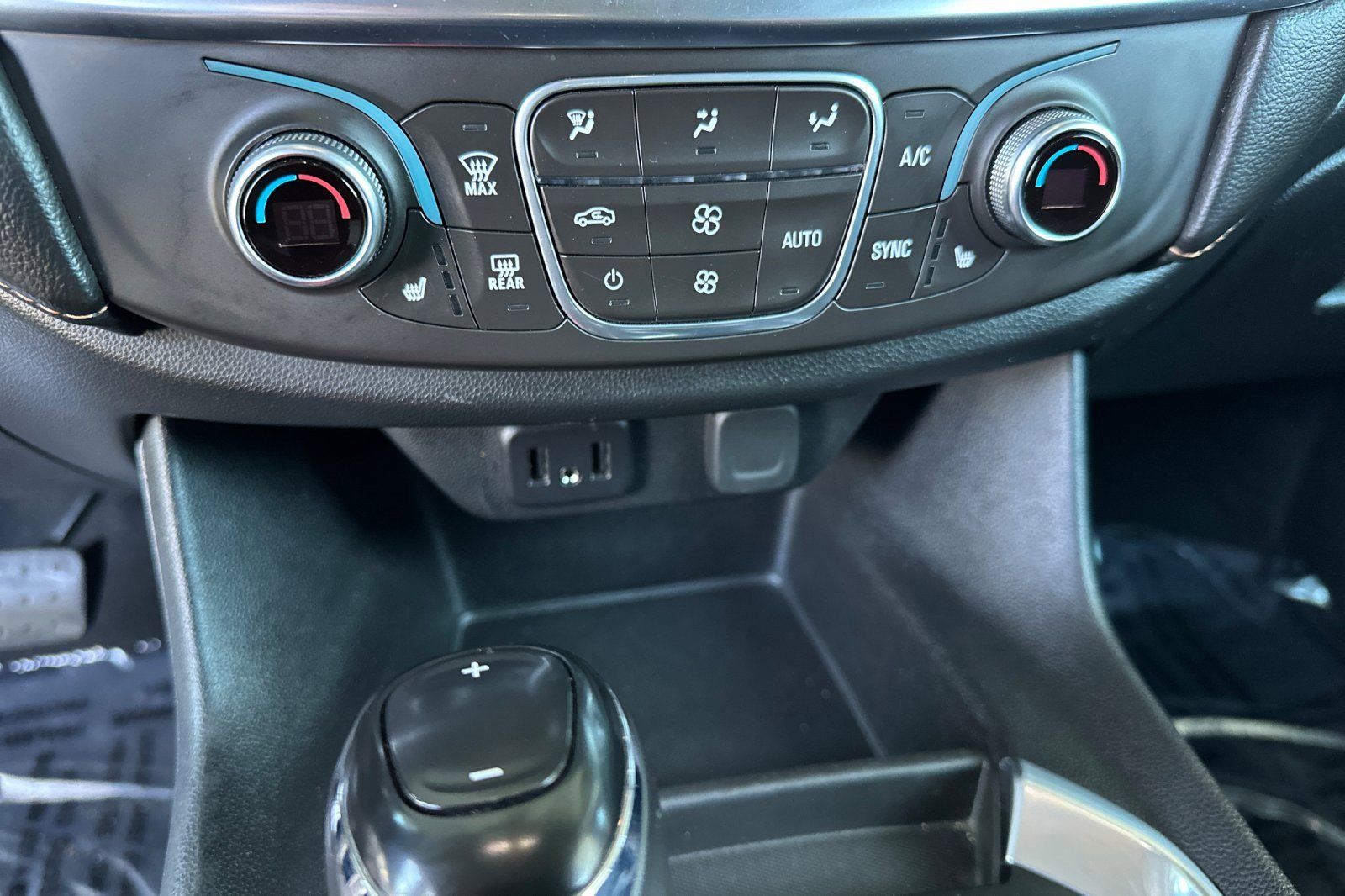 Used 2018 Chevrolet Traverse LT image 22