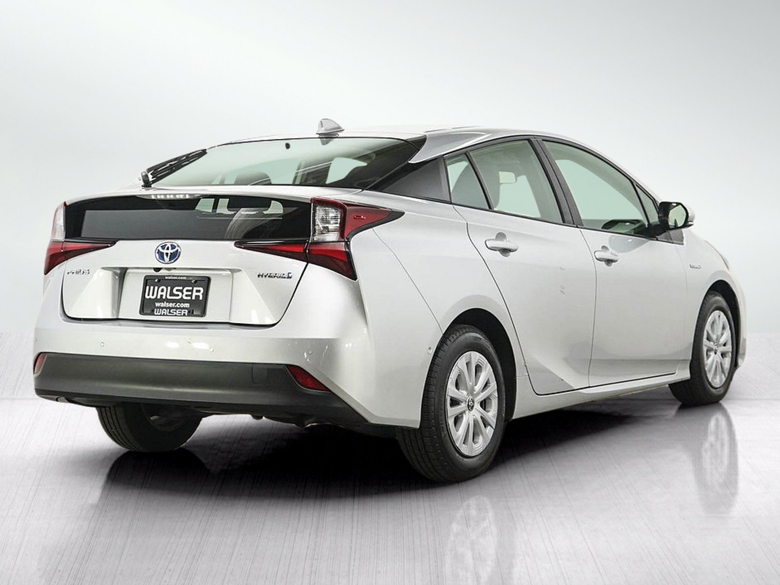 Used 2021 Toyota Prius LE FWD image 5
