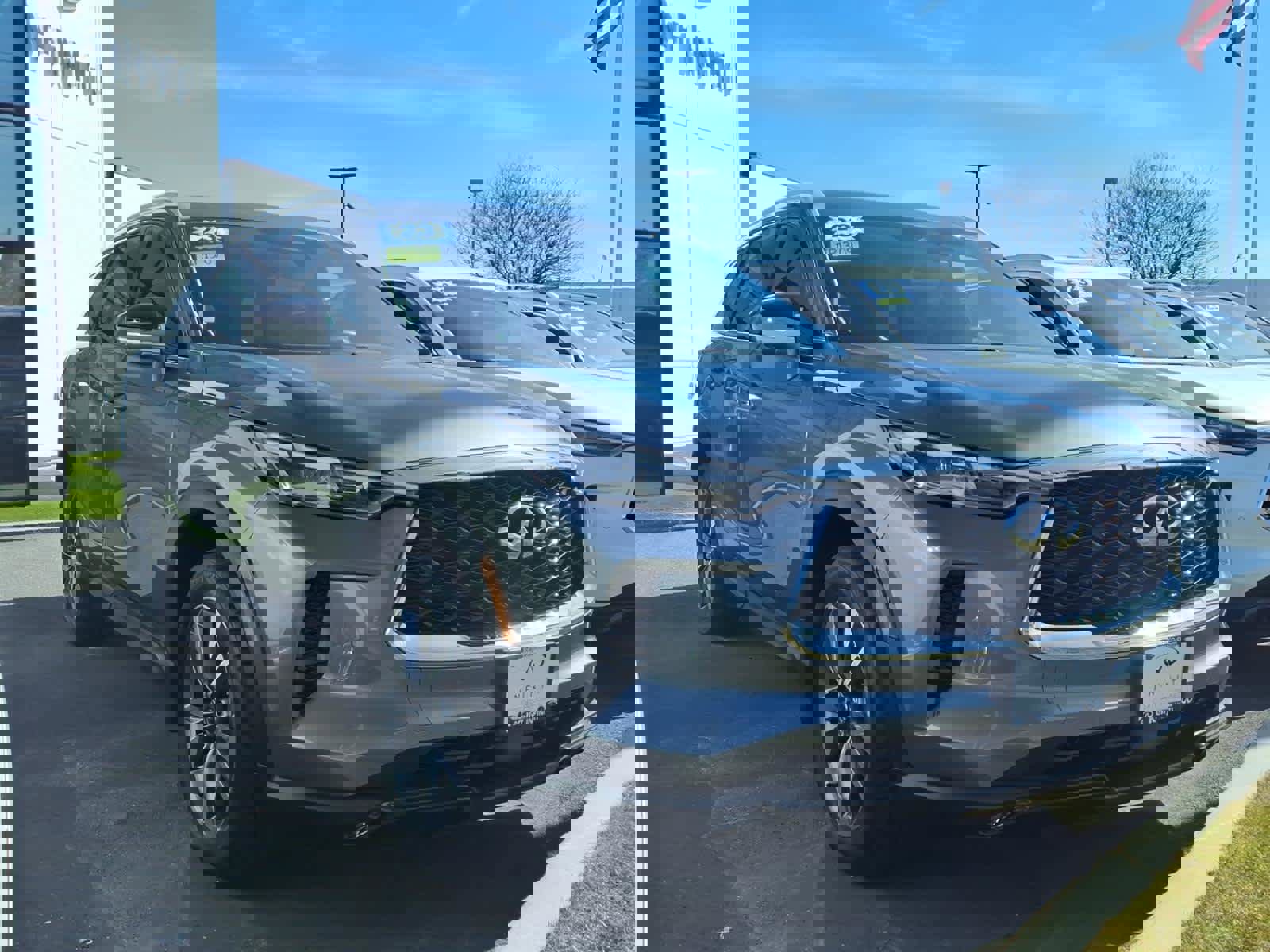 Certified 2023 INFINITI QX60 Luxe w/ Performance Audio Package image 3