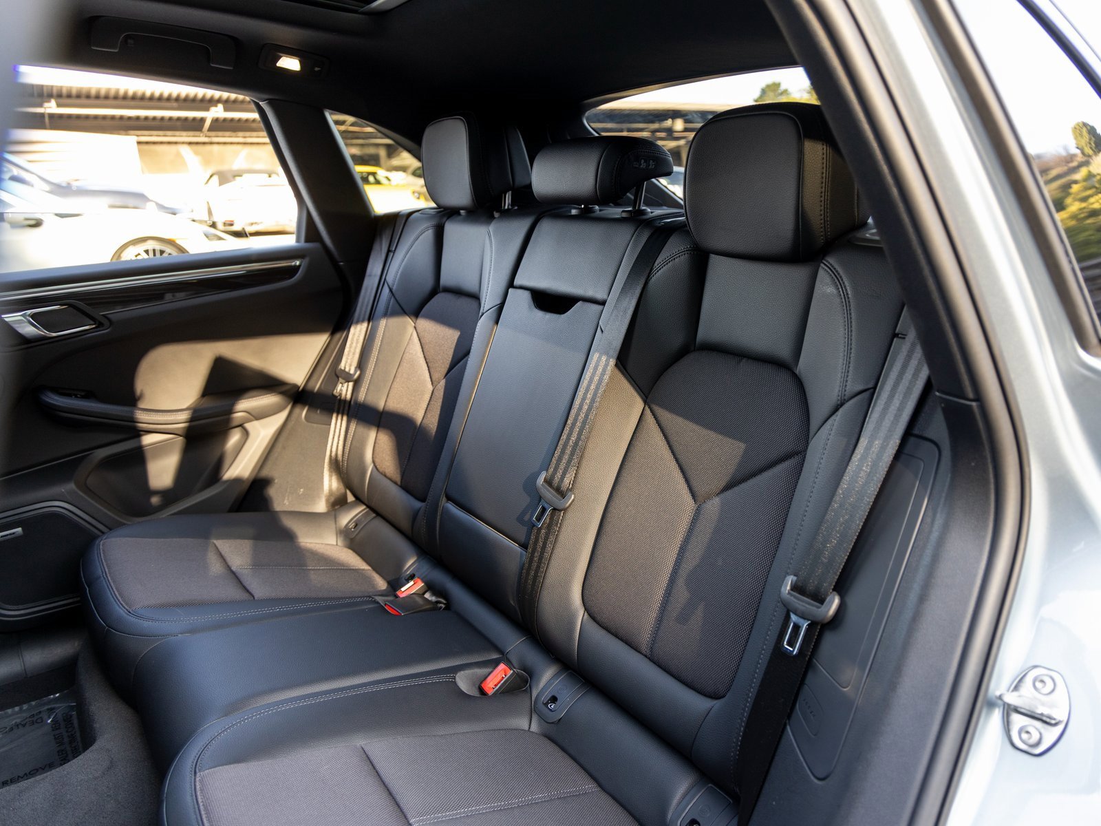 Certified 2025 Porsche Macan image 43