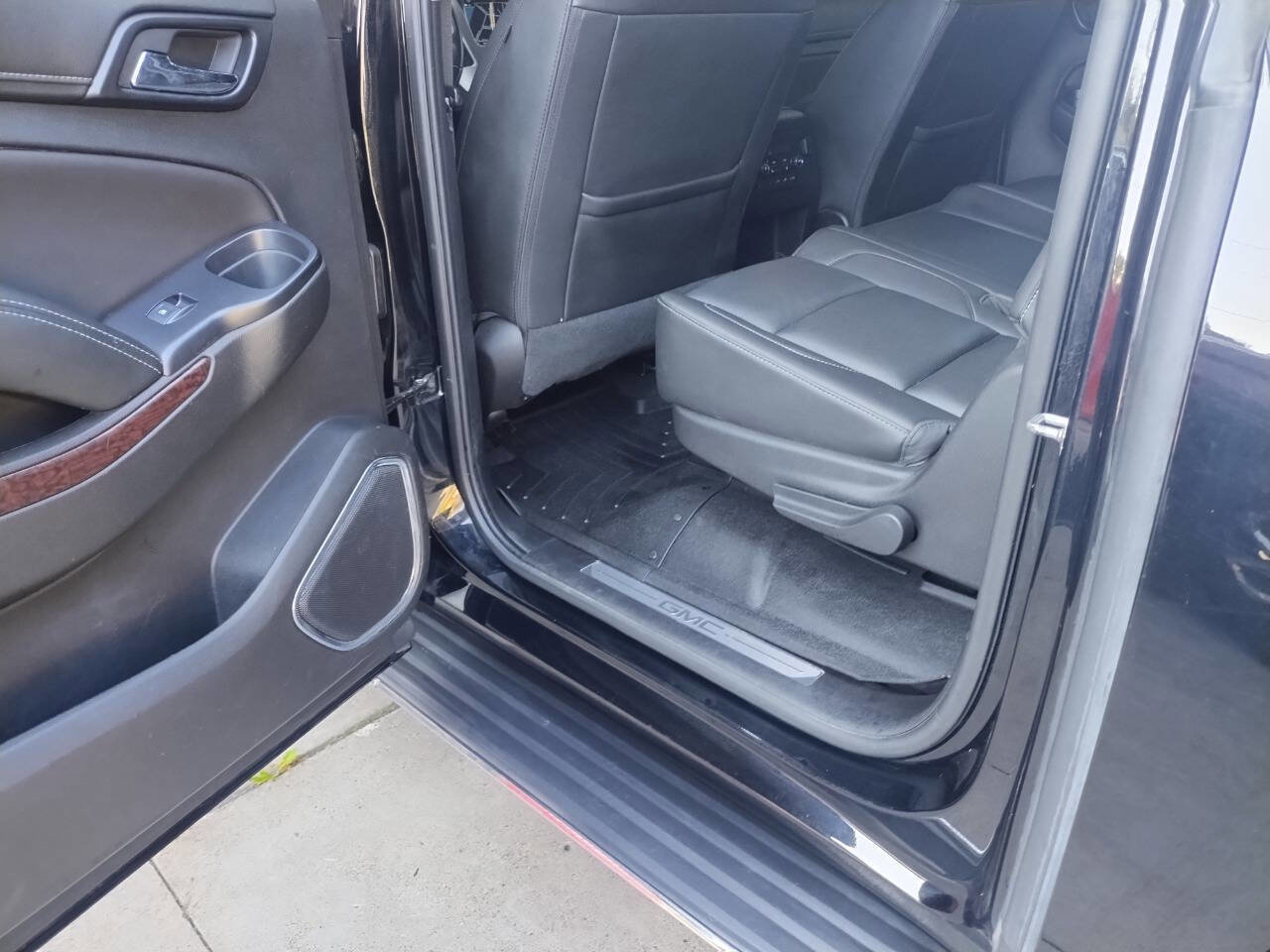 Used 2018 GMC Yukon XL SLT image 15