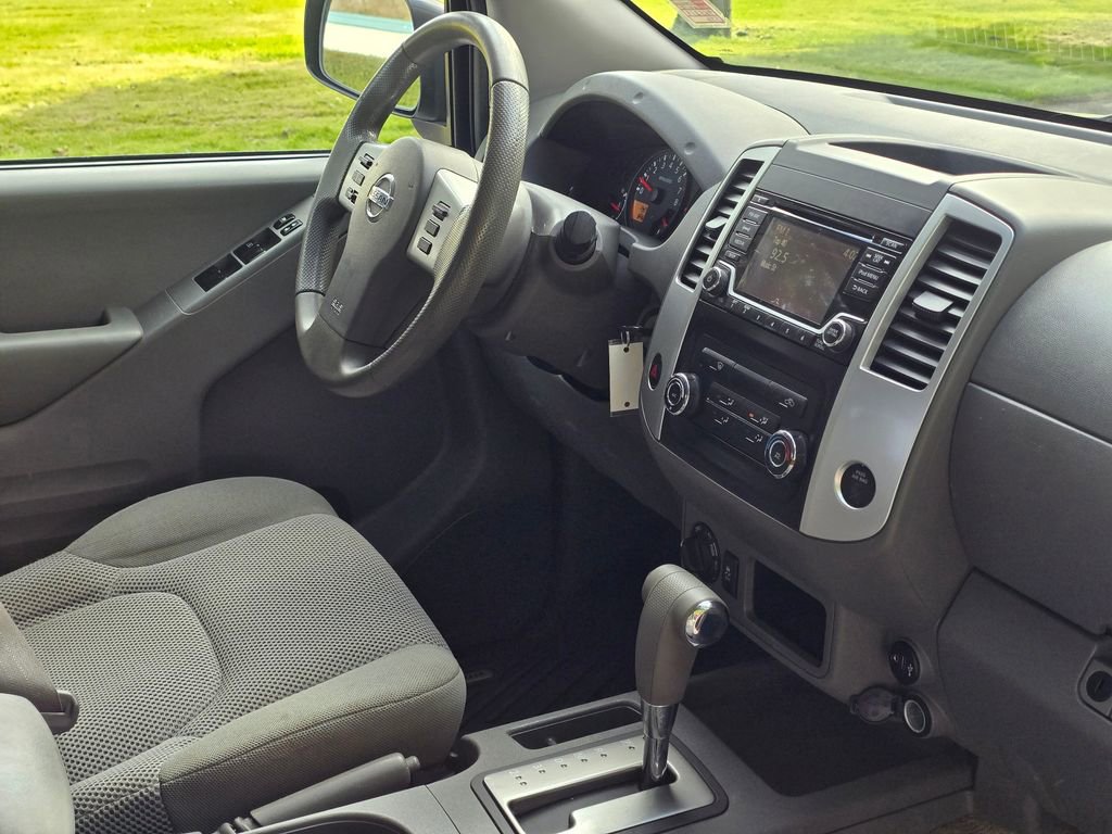 Used 2017 Nissan Frontier SV AWD/4WD image 16