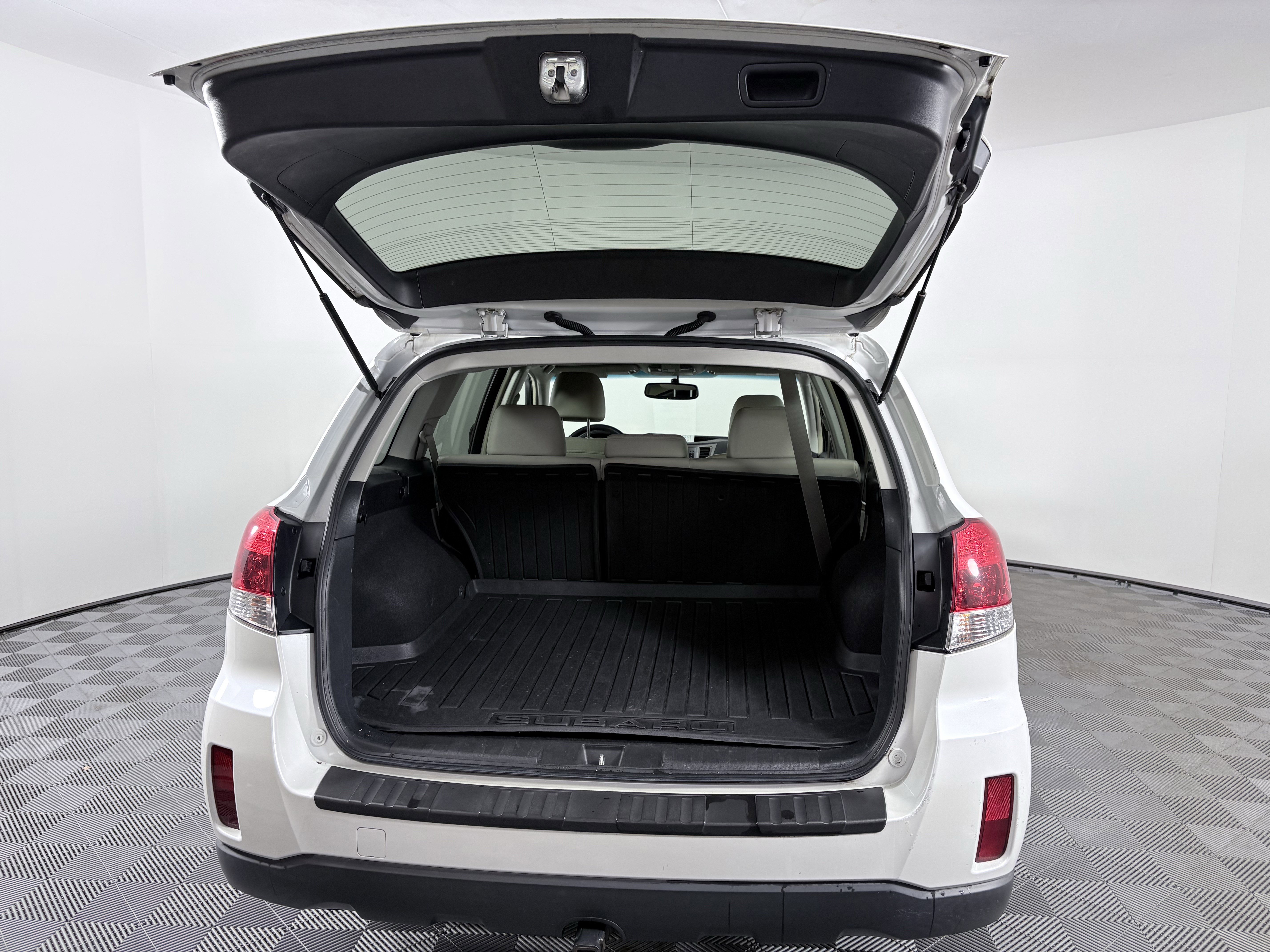 Used 2014 Subaru Outback 2.5i Limited w/ Moonroof Package image 3