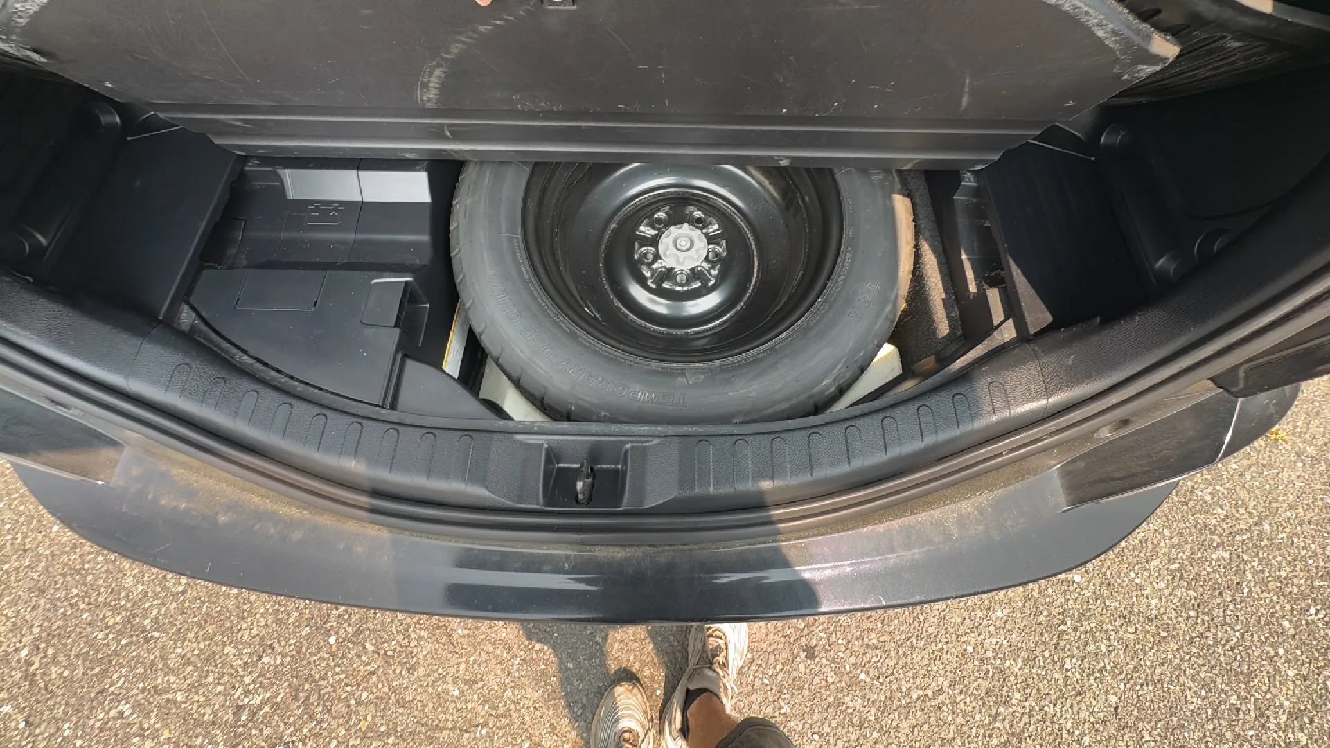 Used 2018 Toyota RAV4 Limited AWD/4WD image 17