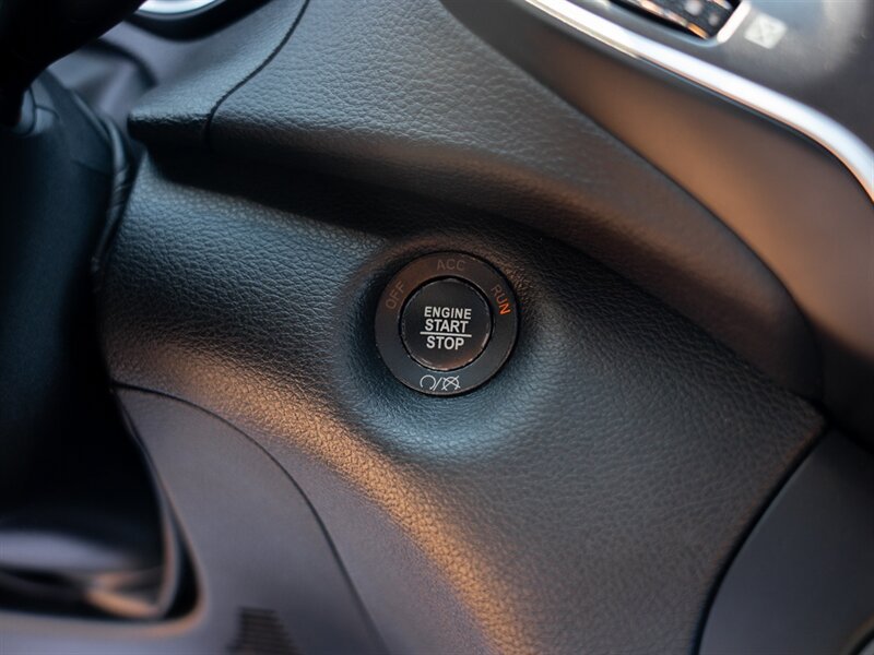 Used 2019 Jeep Cherokee Trailhawk AWD/4WD image 35