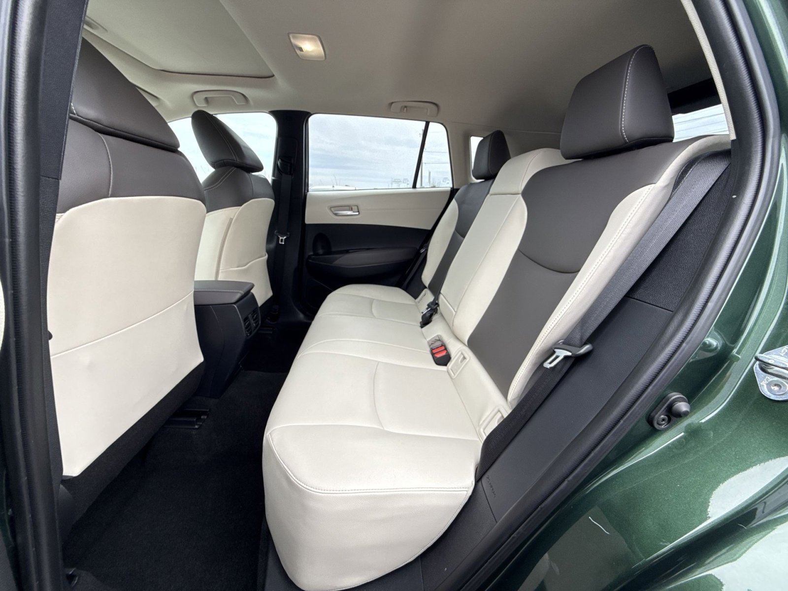 Used 2022 Toyota Corolla Cross XLE w/ Convenience Package image 24