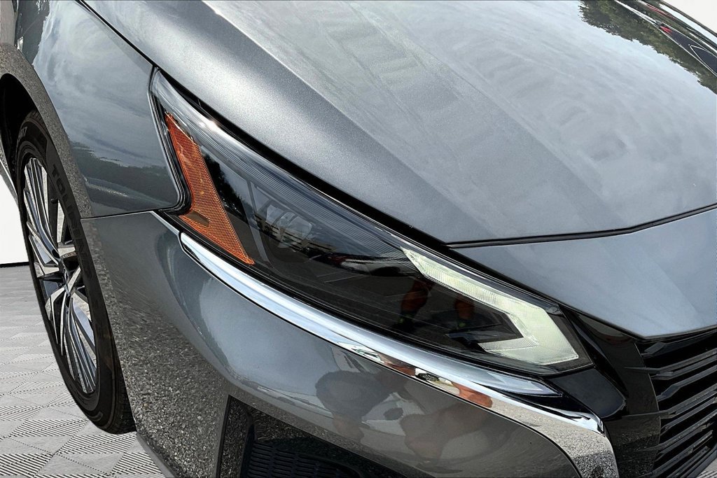 Used 2025 Nissan Altima 2.5 SV FWD image 31