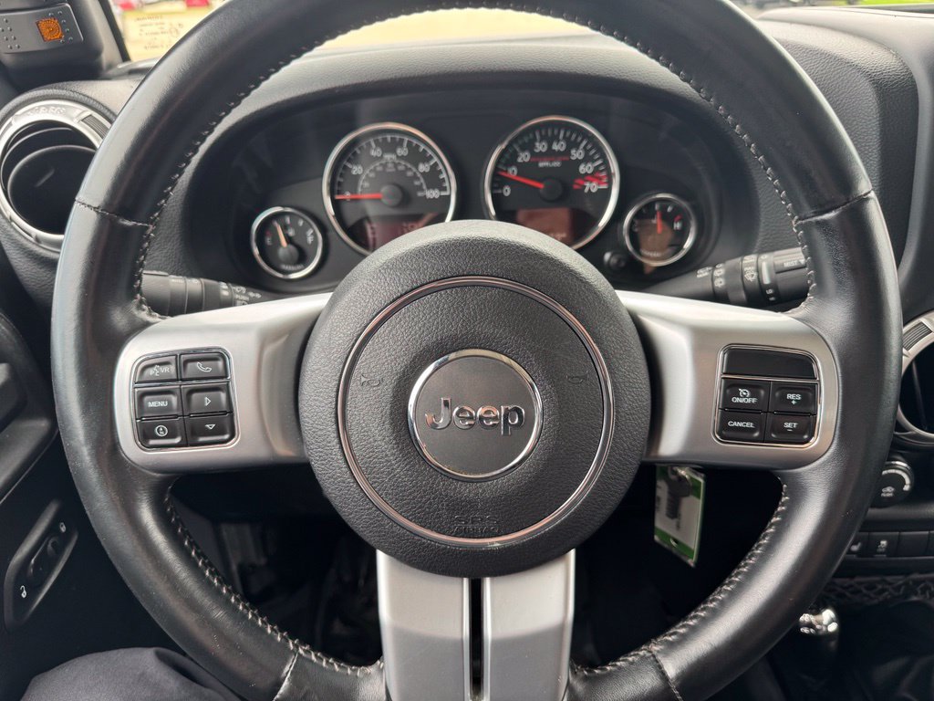 Used 2015 Jeep Wrangler Unlimited Rubicon AWD/4WD image 24