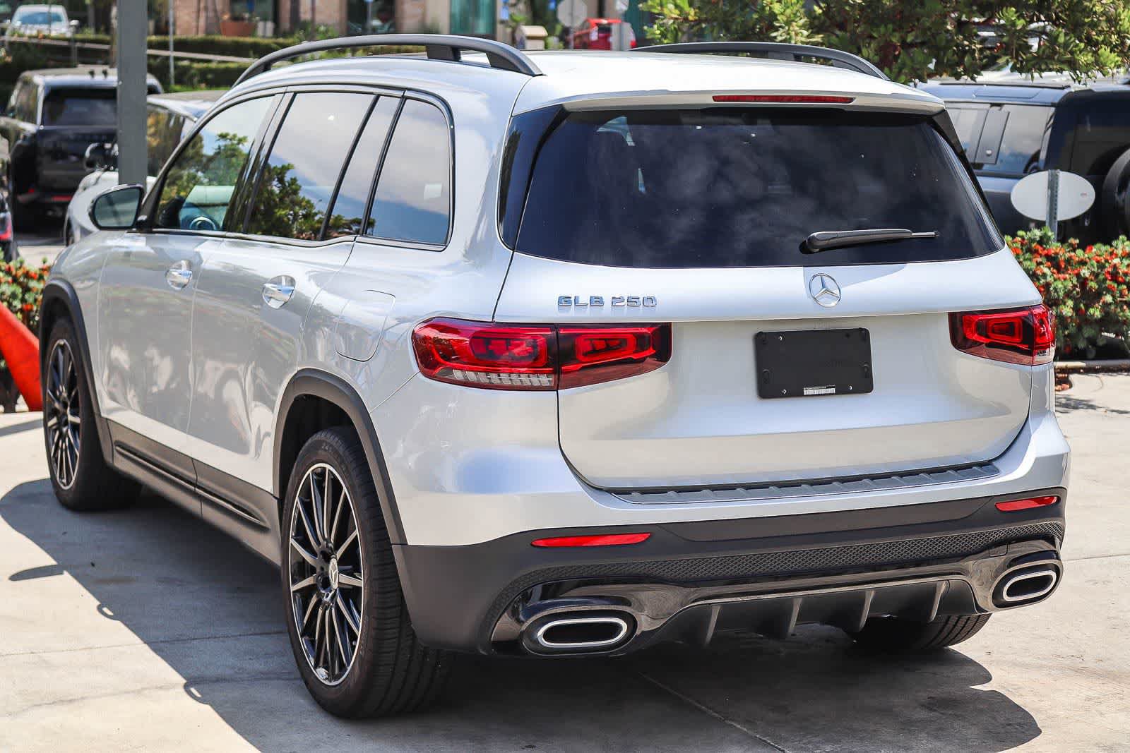 Used 2023 Mercedes-Benz GLB 250 image 4