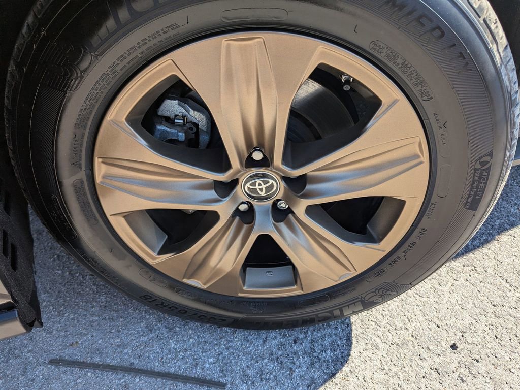 Used 2023 Toyota Highlander Bronze Edition image 32