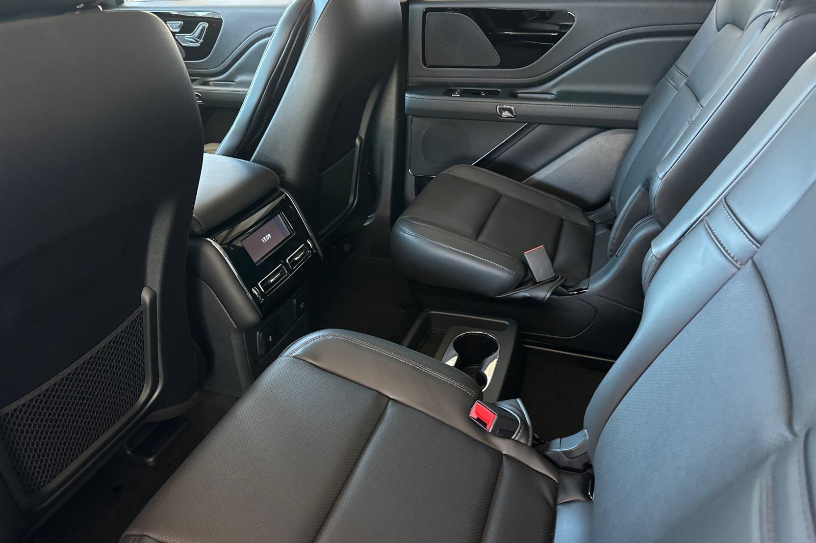 New 2026 Lincoln Aviator AWD image 11
