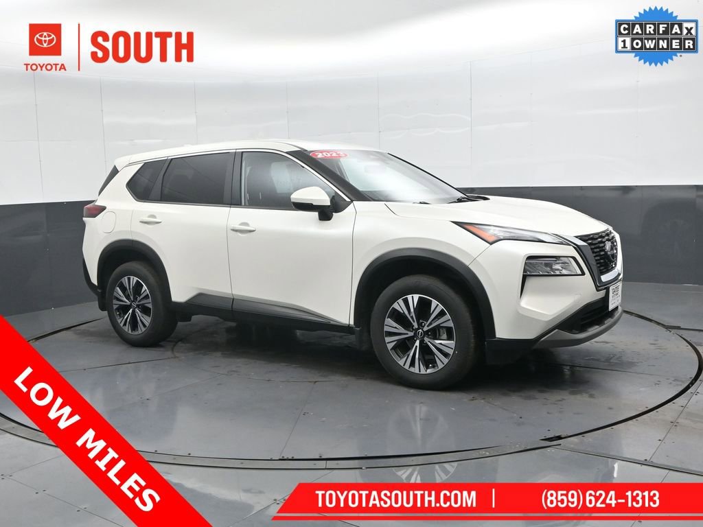 Used 2023 Nissan Rogue SV image 1