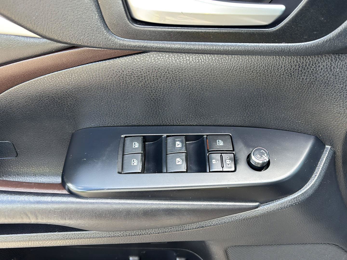 Used 2019 Toyota Highlander XLE AWD/4WD image 29
