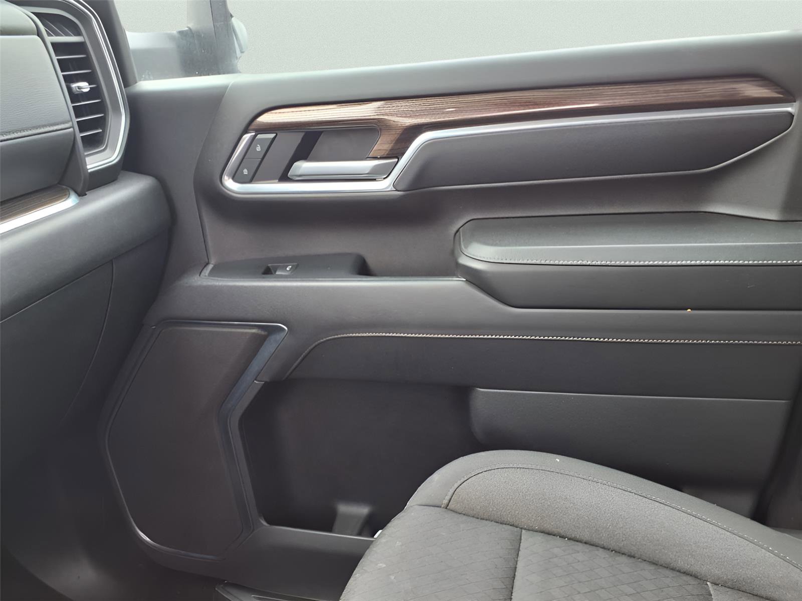 Used 2024 Chevrolet Silverado 2500 LT image 28