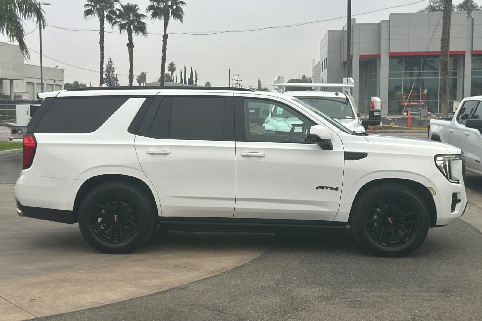 Used 2023 GMC Yukon AT4 image 3