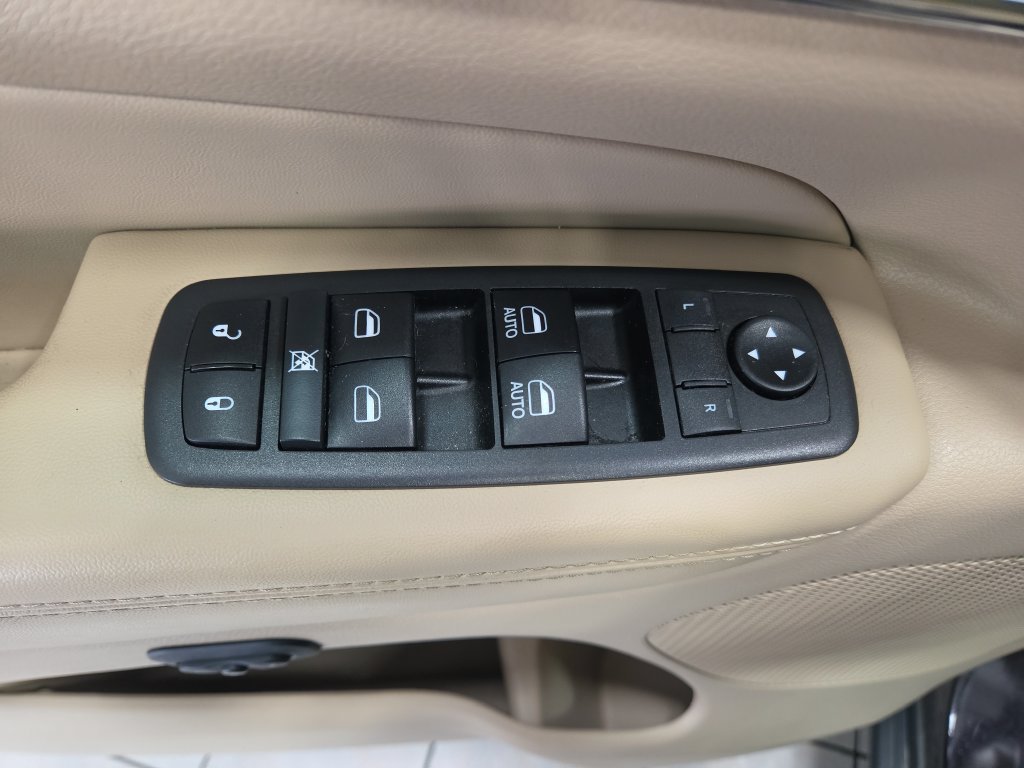 Used 2019 Jeep Grand Cherokee Limited AWD/4WD image 30