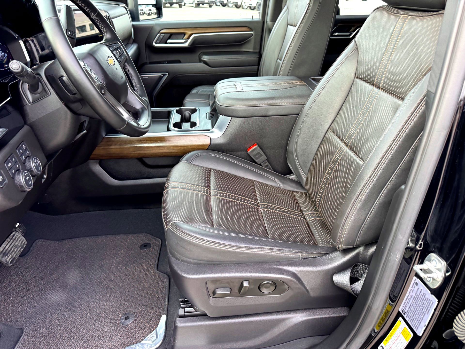 Used 2025 Chevrolet Silverado 2500 High Country w/ High Country Premium Package image 12