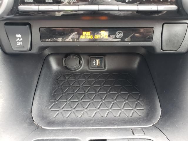 Used 2025 Toyota RAV4 XLE AWD/4WD image 19
