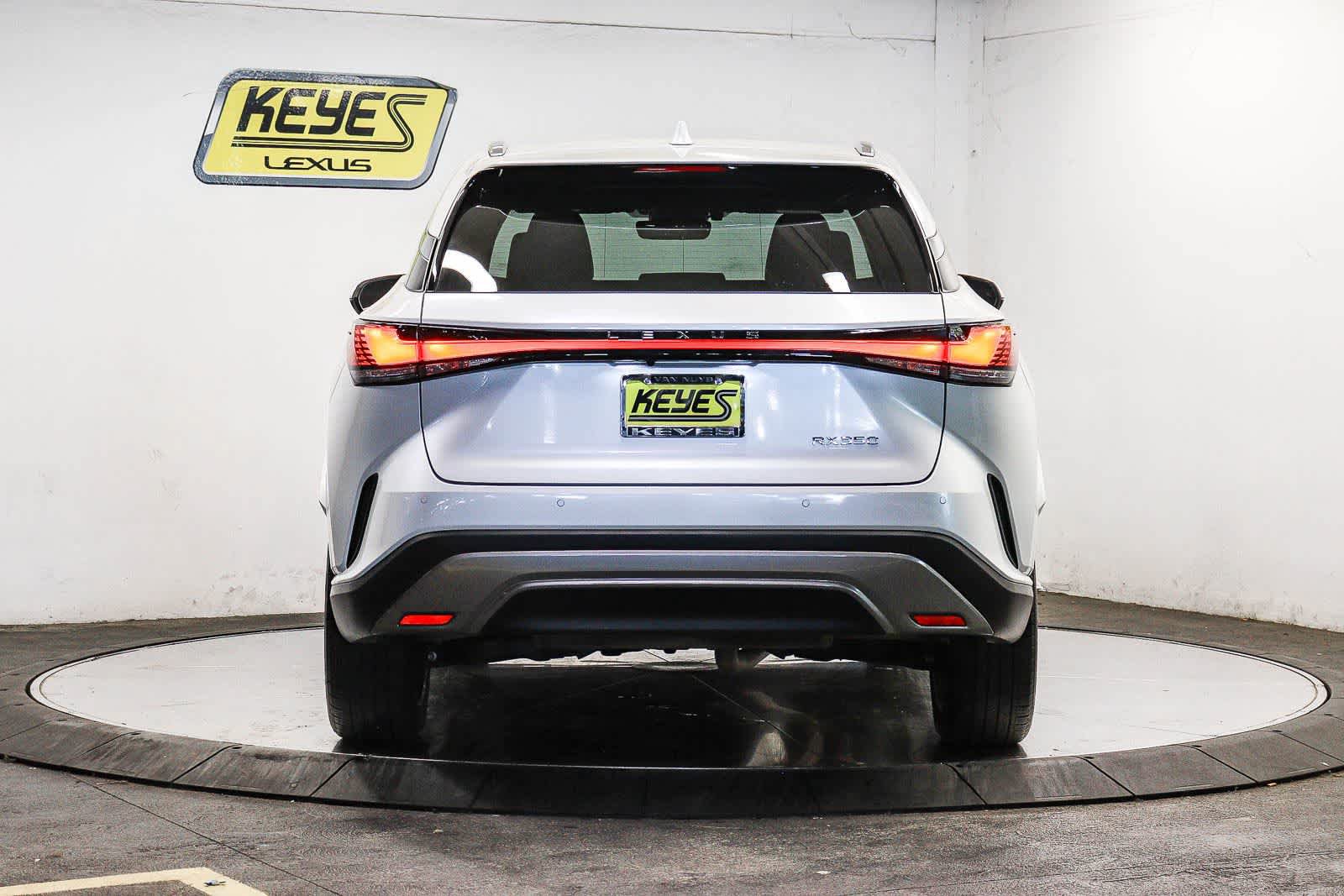 Used 2025 Lexus RX 350 Premium w/ Convenience Package FWD image 3