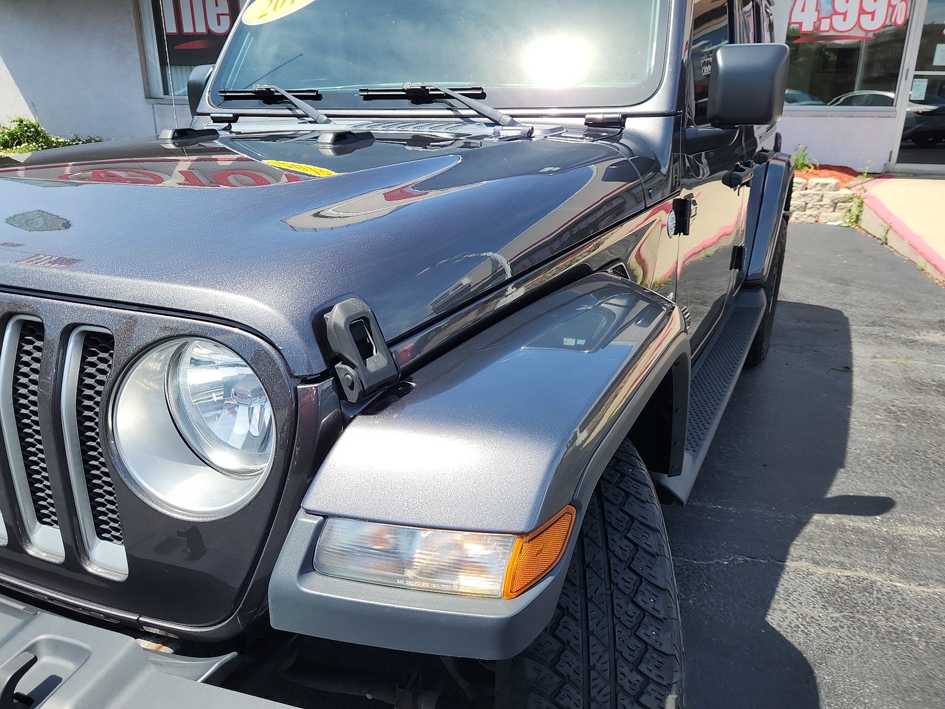 Used 2018 Jeep Wrangler Unlimited Sahara AWD/4WD image 9