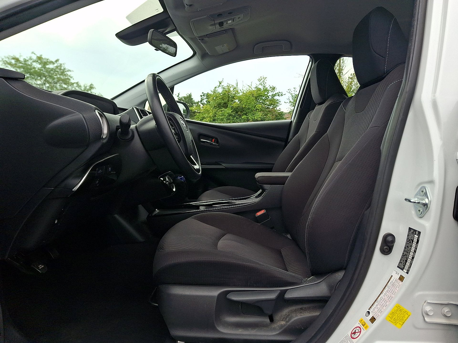 Used 2021 Toyota Prius Prime LE FWD image 11