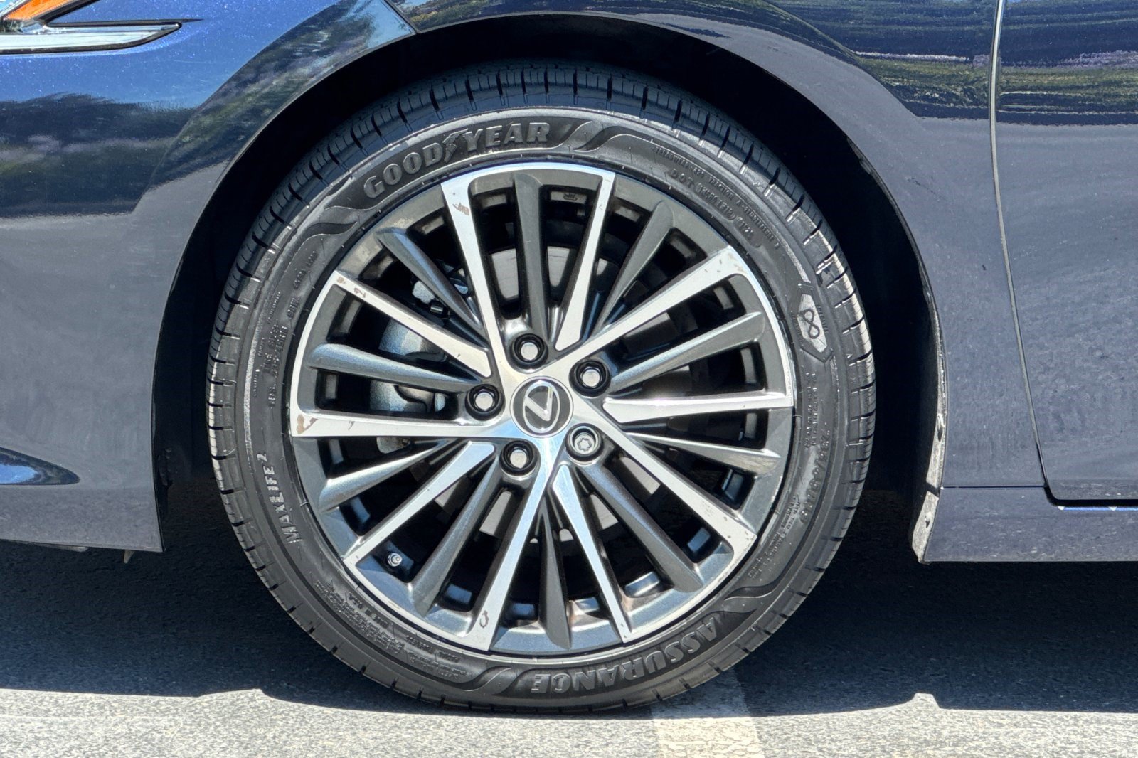 Certified 2024 Lexus ES 300h w/ Premium Package FWD image 36