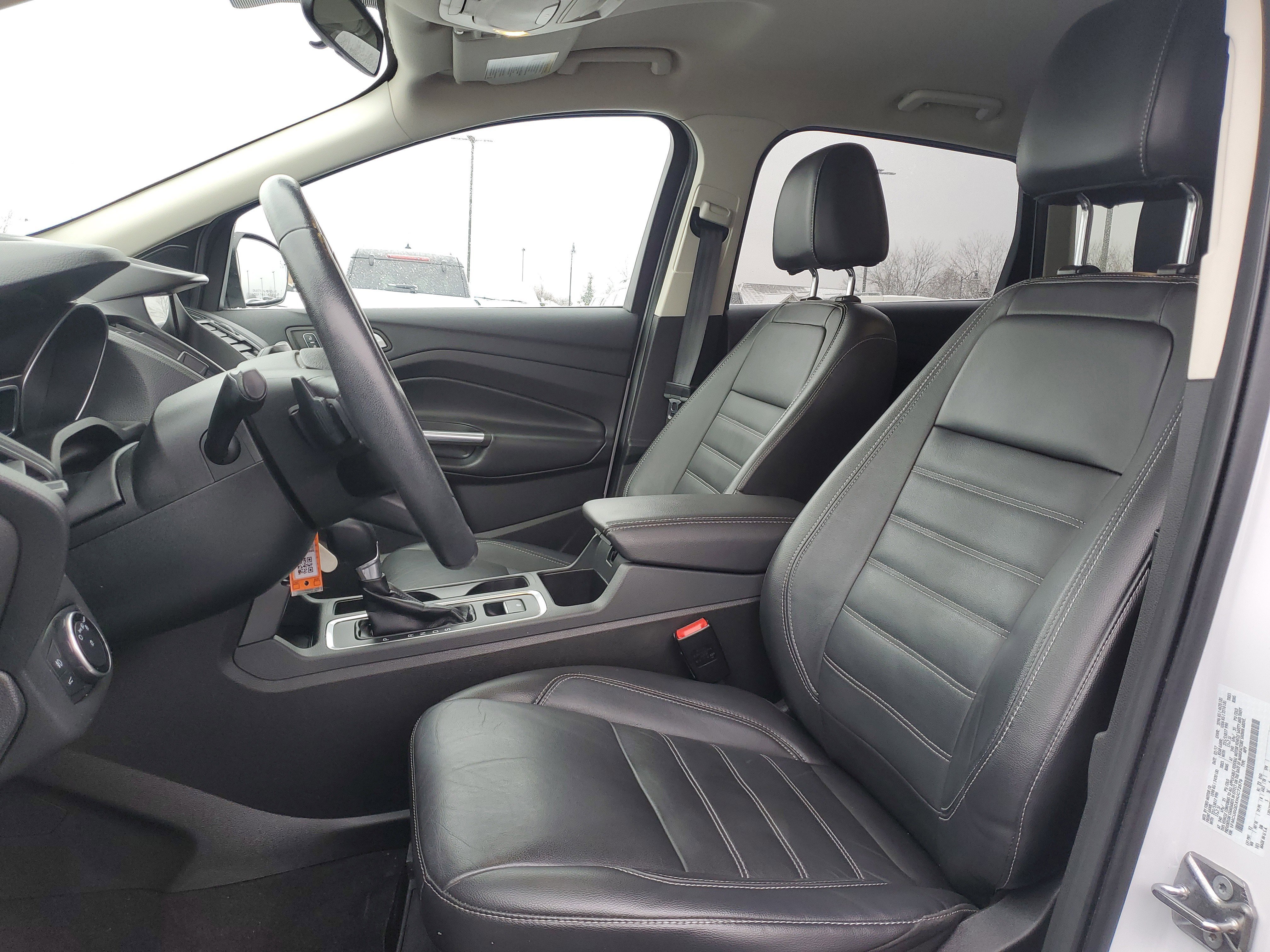 Used 2017 Ford Escape SE w/ SE Leather Comfort Package image 17