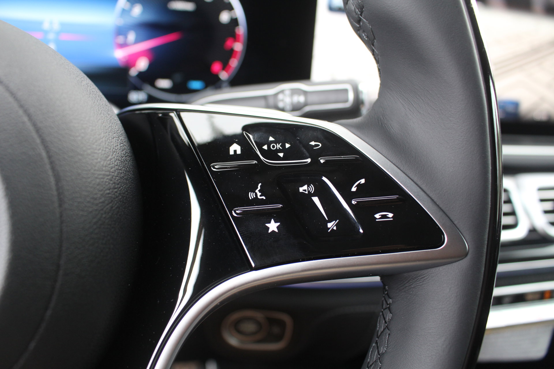 New 2026 Mercedes-Benz GLS 580 4MATIC image 29
