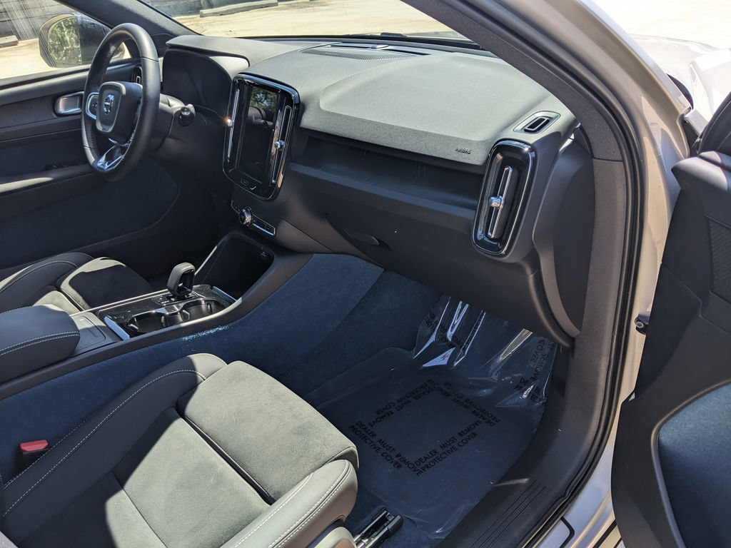 Certified 2023 Volvo XC40 Recharge Ultimate AWD/4WD image 21