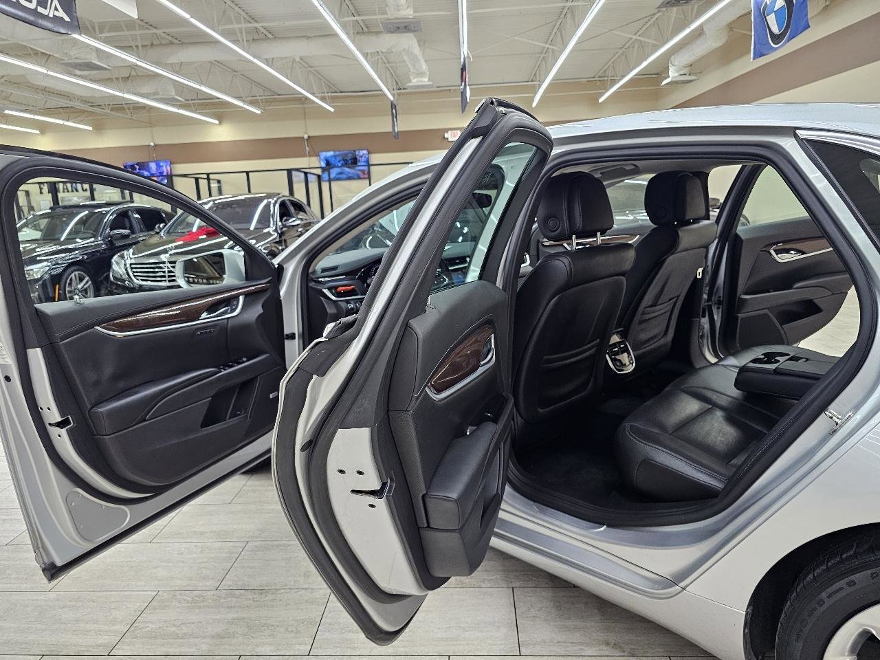 Used 2013 Cadillac XTS Luxury FWD image 15