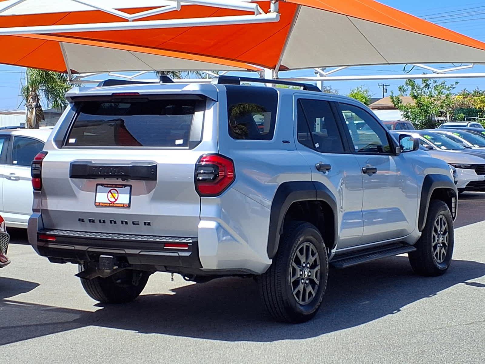 Certified 2025 Toyota 4Runner SR5 AWD/4WD image 4